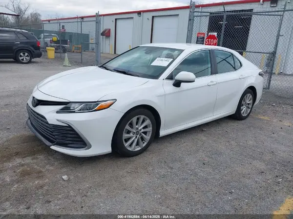 4T1C11AK6NU638989 2022 TOYOTA CAMRY - Image 2