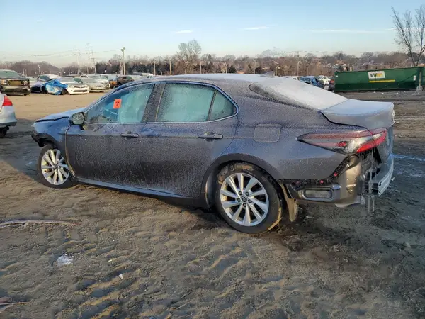 4T1C11AK6NU640046 2022 TOYOTA CAMRY - Image 2