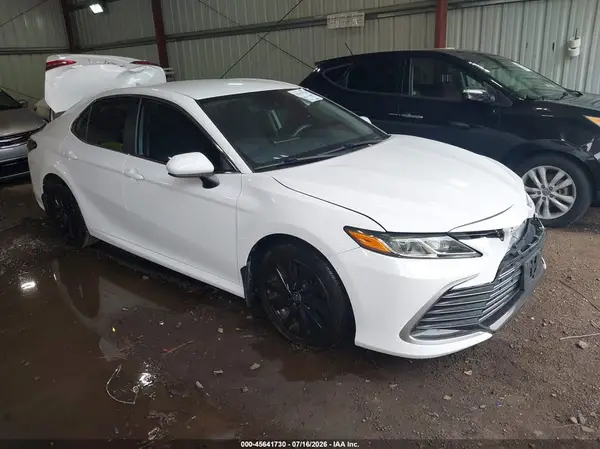 4T1C11AK6NU642623 2022 TOYOTA CAMRY - Image 1