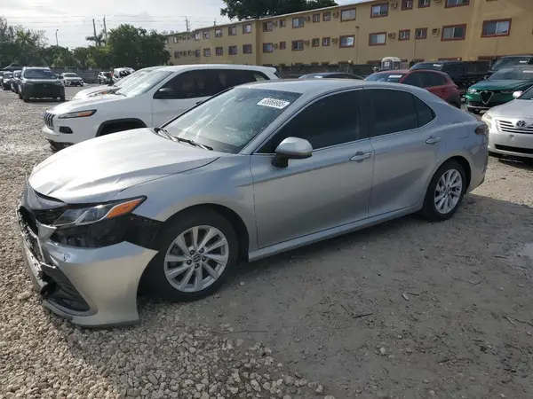 4T1C11AK6NU643688 2022 TOYOTA CAMRY - Image 1