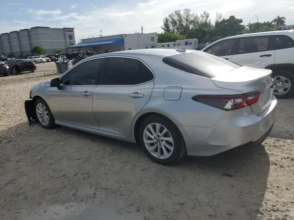 4T1C11AK6NU643688 2022 TOYOTA CAMRY - Image 2