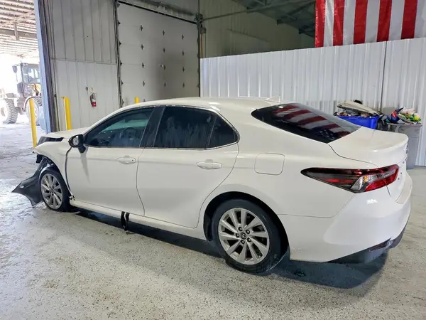 4T1C11AK6NU645327 2022 TOYOTA CAMRY - Image 2
