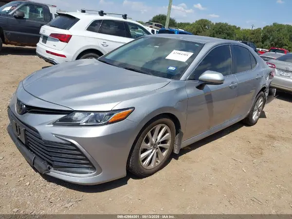 4T1C11AK6NU648972 2022 TOYOTA CAMRY - Image 2