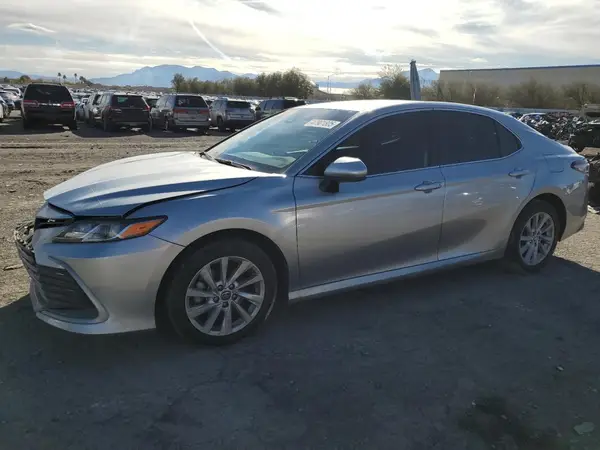 4T1C11AK6NU650348 2022 TOYOTA CAMRY - Image 1