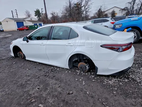 4T1C11AK6NU650687 2022 TOYOTA CAMRY - Image 2