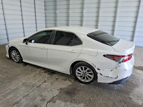 4T1C11AK6NU656831 2022 TOYOTA CAMRY - Image 2