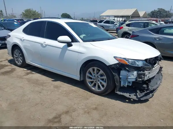 4T1C11AK6NU661043 2022 TOYOTA CAMRY - Image 1