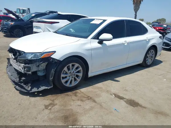 4T1C11AK6NU661043 2022 TOYOTA CAMRY - Image 2