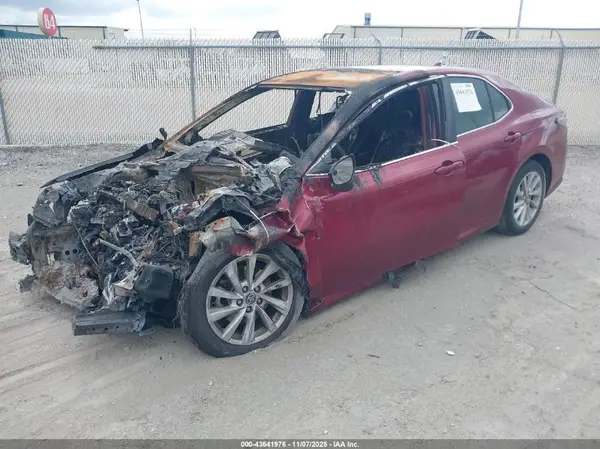 4T1C11AK6NU664542 2022 TOYOTA CAMRY - Image 2