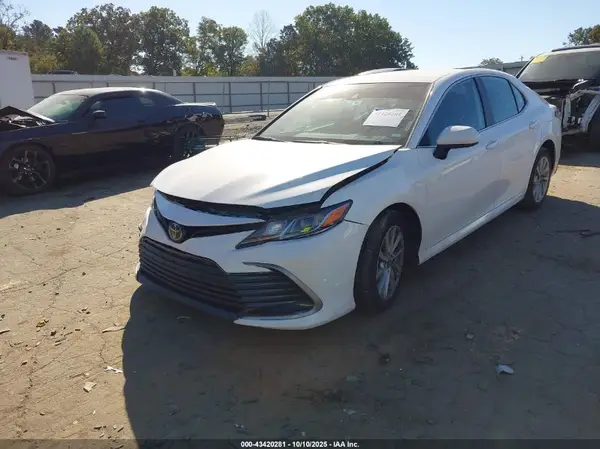 4T1C11AK6NU666162 2022 TOYOTA CAMRY - Image 2