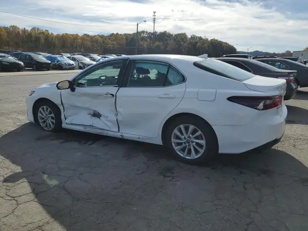 4T1C11AK6NU667411 2022 TOYOTA CAMRY - Image 2