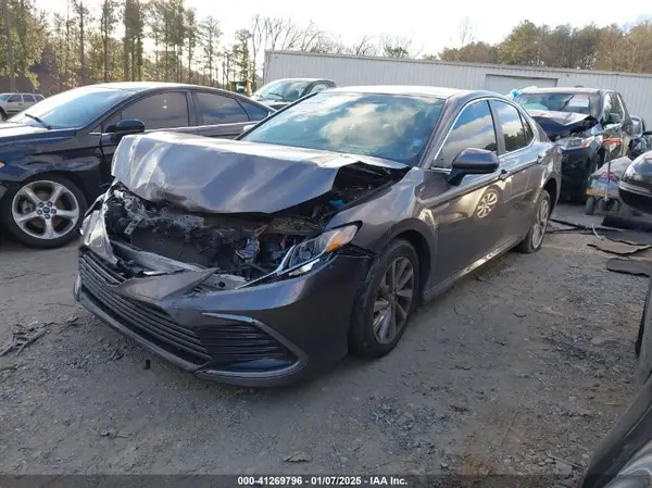 4T1C11AK6NU668171 2022 TOYOTA CAMRY - Image 2