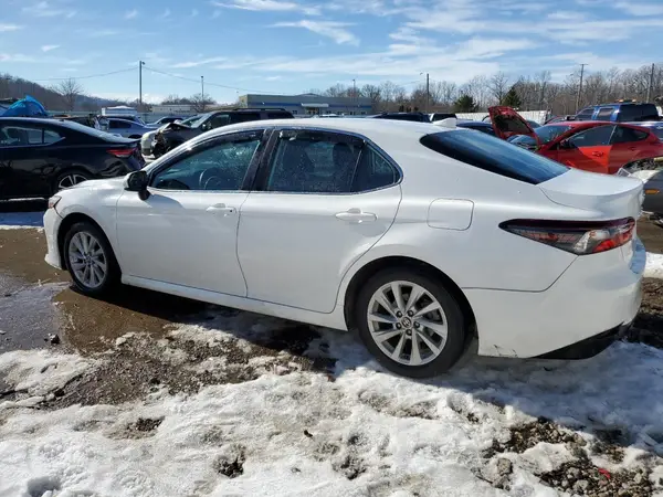 4T1C11AK6NU668610 2022 TOYOTA CAMRY - Image 2