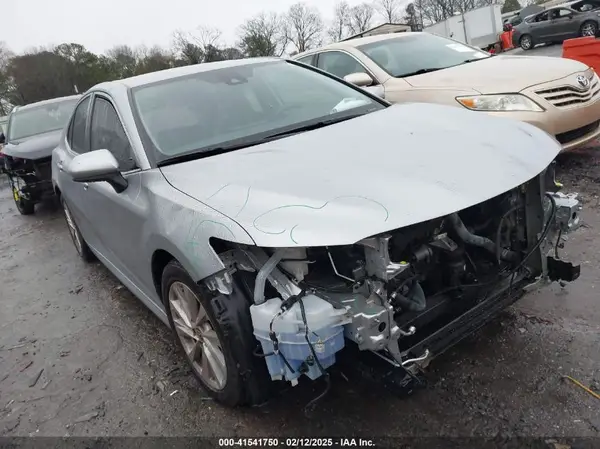 4T1C11AK6NU668736 2022 TOYOTA CAMRY - Image 1