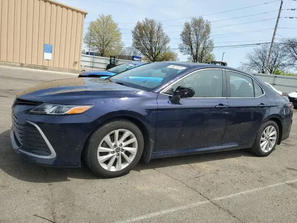 4T1C11AK6NU674178 2022 TOYOTA CAMRY - Image 1