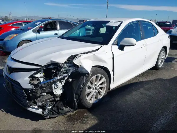 4T1C11AK6NU674827 2022 TOYOTA CAMRY - Image 2