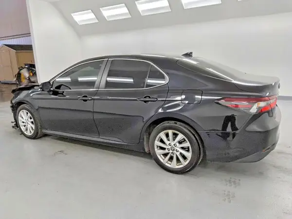 4T1C11AK6NU676657 2022 TOYOTA CAMRY - Image 2