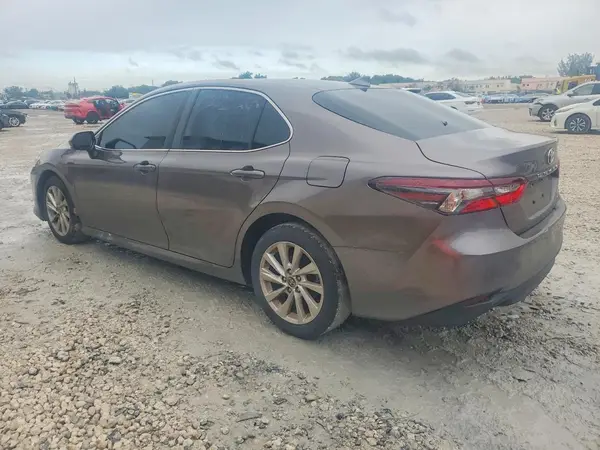 4T1C11AK6NU679820 2022 TOYOTA CAMRY - Image 2