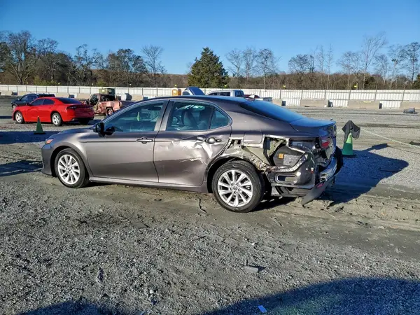 4T1C11AK6NU684404 2022 TOYOTA CAMRY - Image 2
