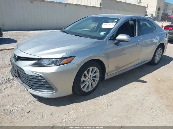 4T1C11AK6NU686430 2022 TOYOTA CAMRY - Image 2
