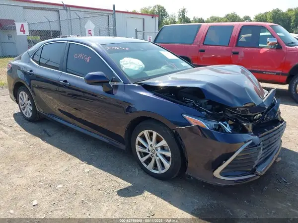 4T1C11AK6NU686881 2022 TOYOTA CAMRY - Image 1