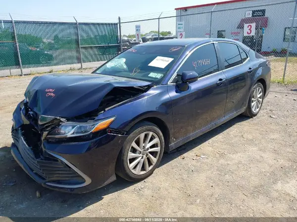 4T1C11AK6NU686881 2022 TOYOTA CAMRY - Image 2