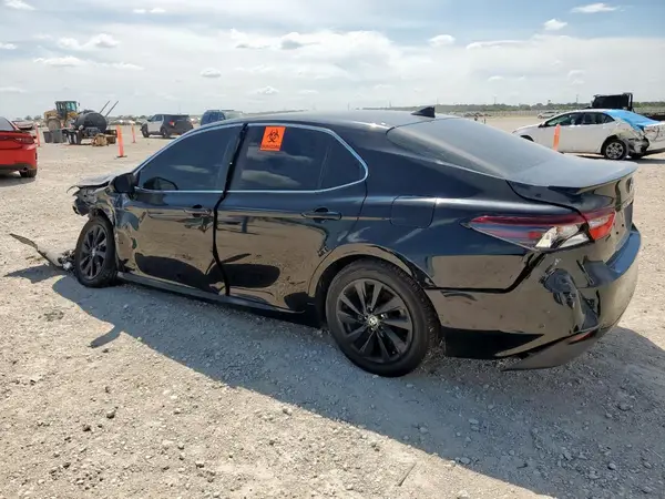 4T1C11AK6NU688372 2022 TOYOTA CAMRY - Image 2