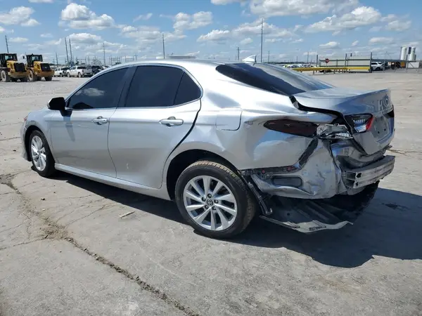 4T1C11AK6NU692633 2022 TOYOTA CAMRY - Image 2
