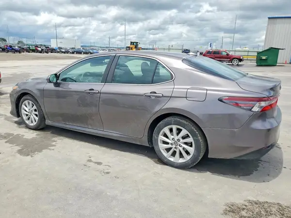 4T1C11AK6NU694642 2022 TOYOTA CAMRY - Image 2