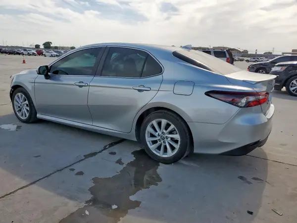 4T1C11AK6NU696181 2022 TOYOTA CAMRY - Image 2
