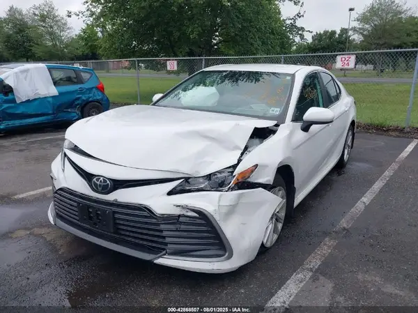 4T1C11AK6NU699100 2022 TOYOTA CAMRY - Image 2