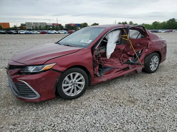 4T1C11AK6NU700679 2022 TOYOTA CAMRY - Image 1