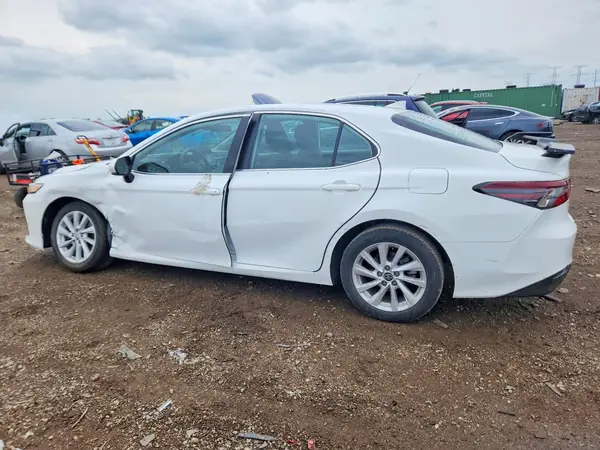 4T1C11AK6NU703937 2022 TOYOTA CAMRY - Image 2