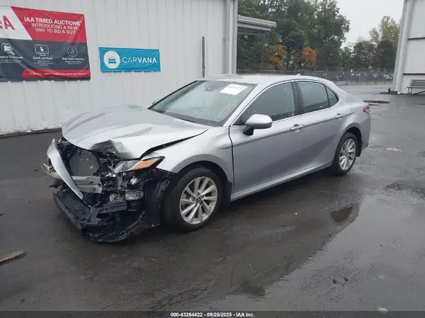 4T1C11AK6NU704389 2022 TOYOTA CAMRY - Image 2