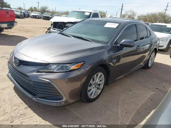 4T1C11AK6NU704604 2022 TOYOTA CAMRY - Image 2