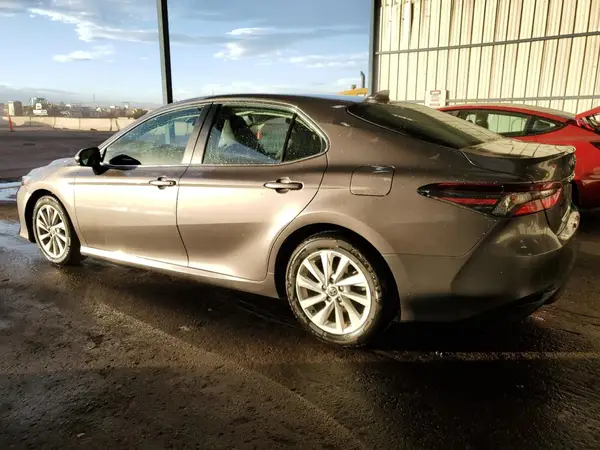 4T1C11AK6NU716347 2022 TOYOTA CAMRY - Image 2