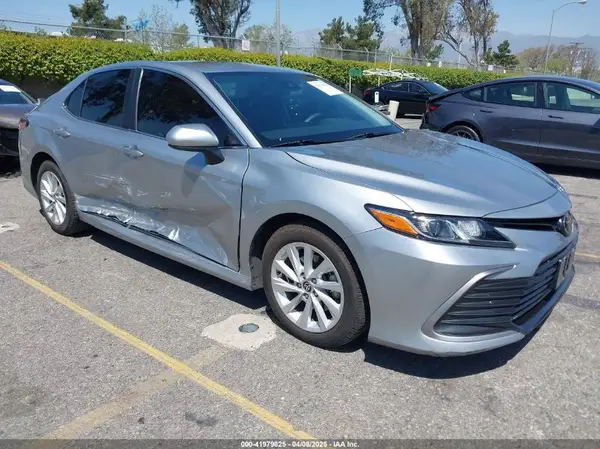 4T1C11AK6NU716400 2022 TOYOTA CAMRY - Image 1