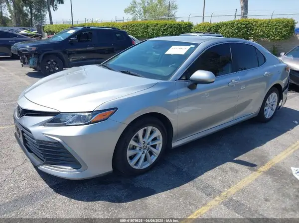 4T1C11AK6NU716400 2022 TOYOTA CAMRY - Image 2