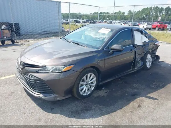 4T1C11AK7LU889386 2020 TOYOTA CAMRY - Image 2