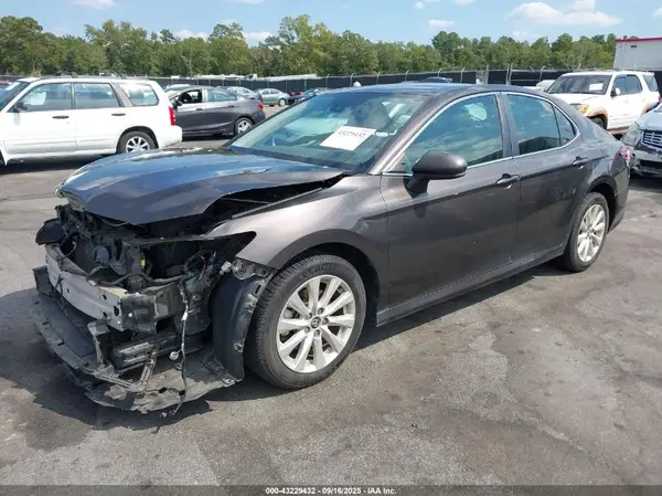 4T1C11AK7LU890229 2020 TOYOTA CAMRY - Image 2
