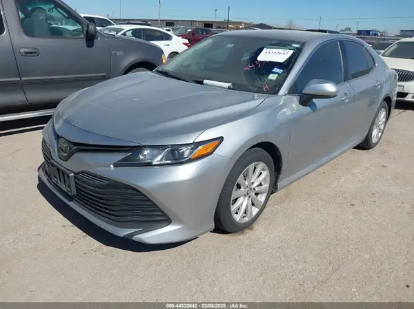 4T1C11AK7LU932902 2020 TOYOTA CAMRY - Image 2