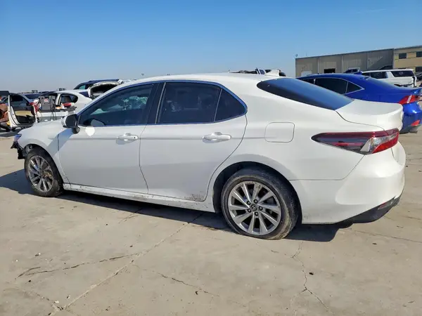 4T1C11AK7MU406335 2021 TOYOTA CAMRY - Image 2