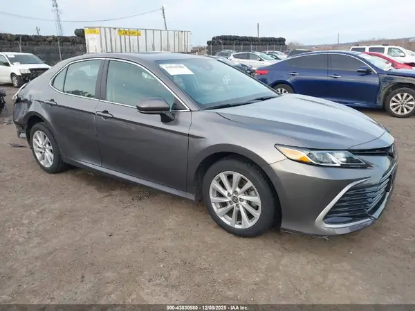 4T1C11AK7MU410272 2021 TOYOTA CAMRY - Image 1