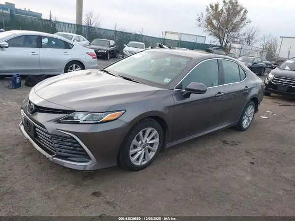 4T1C11AK7MU410272 2021 TOYOTA CAMRY - Image 2