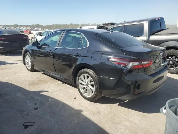 4T1C11AK7MU411549 2021 TOYOTA CAMRY - Image 2