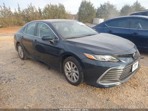 4T1C11AK7MU413527 2021 TOYOTA CAMRY - Image 1
