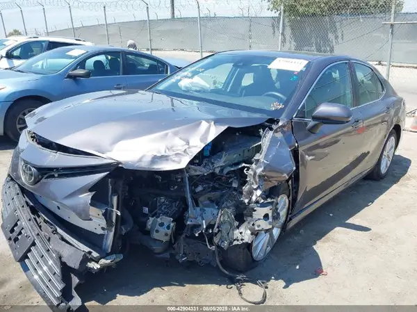 4T1C11AK7MU414922 2021 TOYOTA CAMRY - Image 2