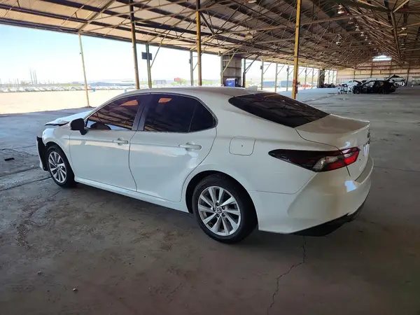 4T1C11AK7MU424169 2021 TOYOTA CAMRY - Image 2
