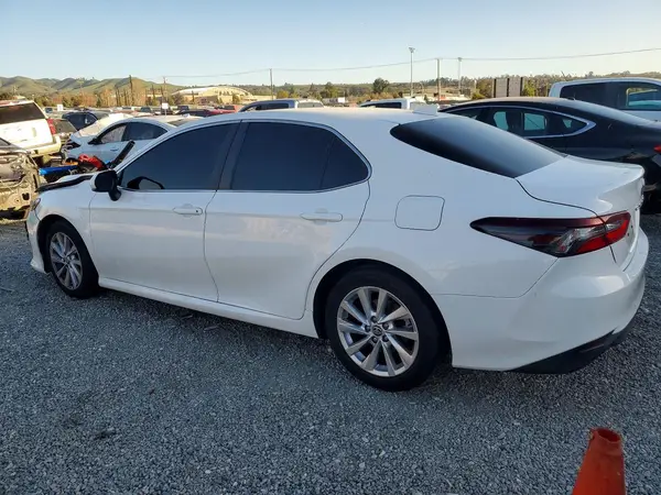 4T1C11AK7MU437827 2021 TOYOTA CAMRY - Image 2