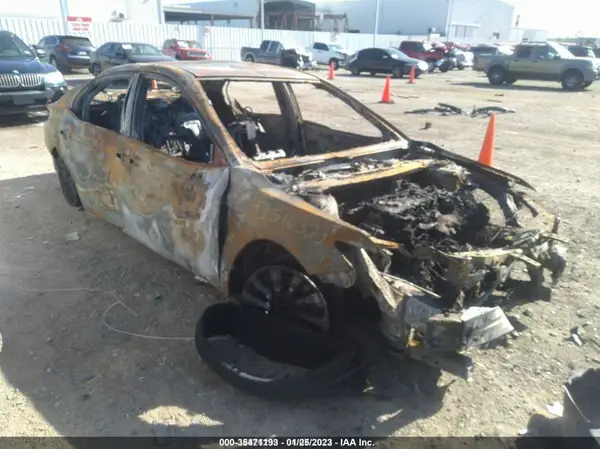 4T1C11AK7MU438301 2021 TOYOTA CAMRY - Image 1